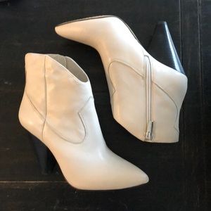 Vince Camuto Movinta Booties size 8